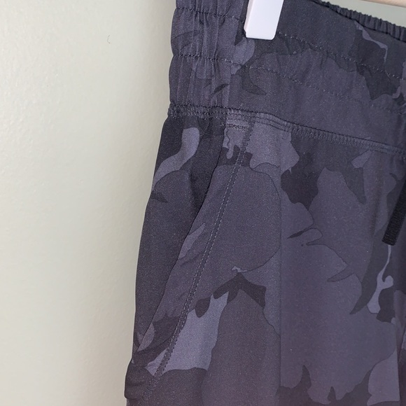 lightweight camo joggers w/ front & back pockets: flattering fit - Picture 7 of 12